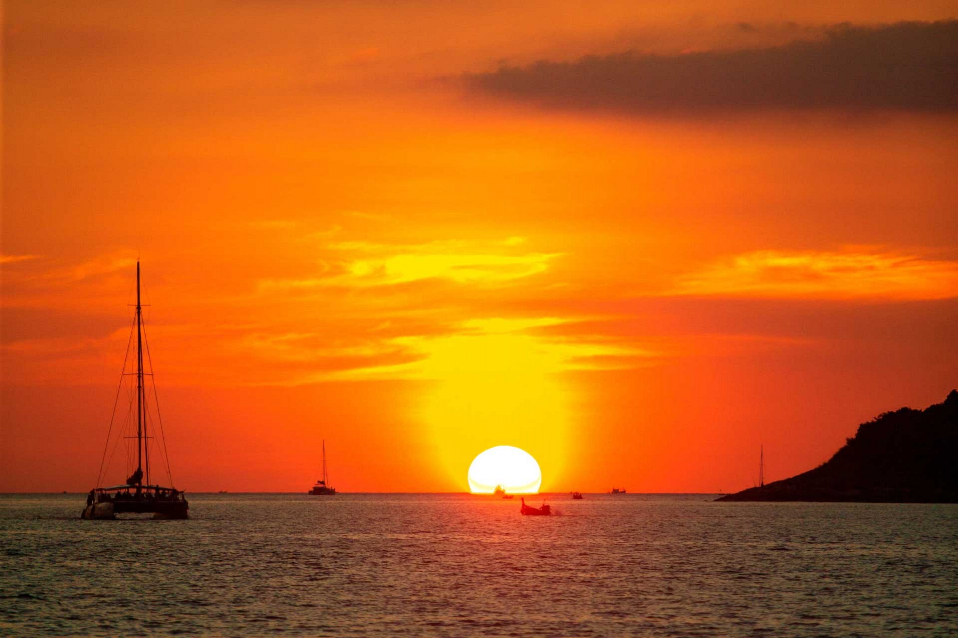 IKON x Sunset Catamaran: A Romantic Getaway!