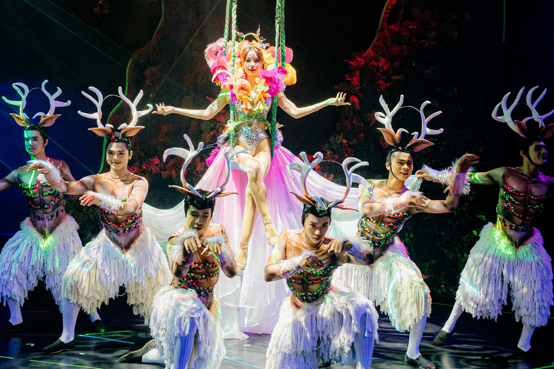 IKON x Simon Cabaret: A World-Class Entertainment Experience!